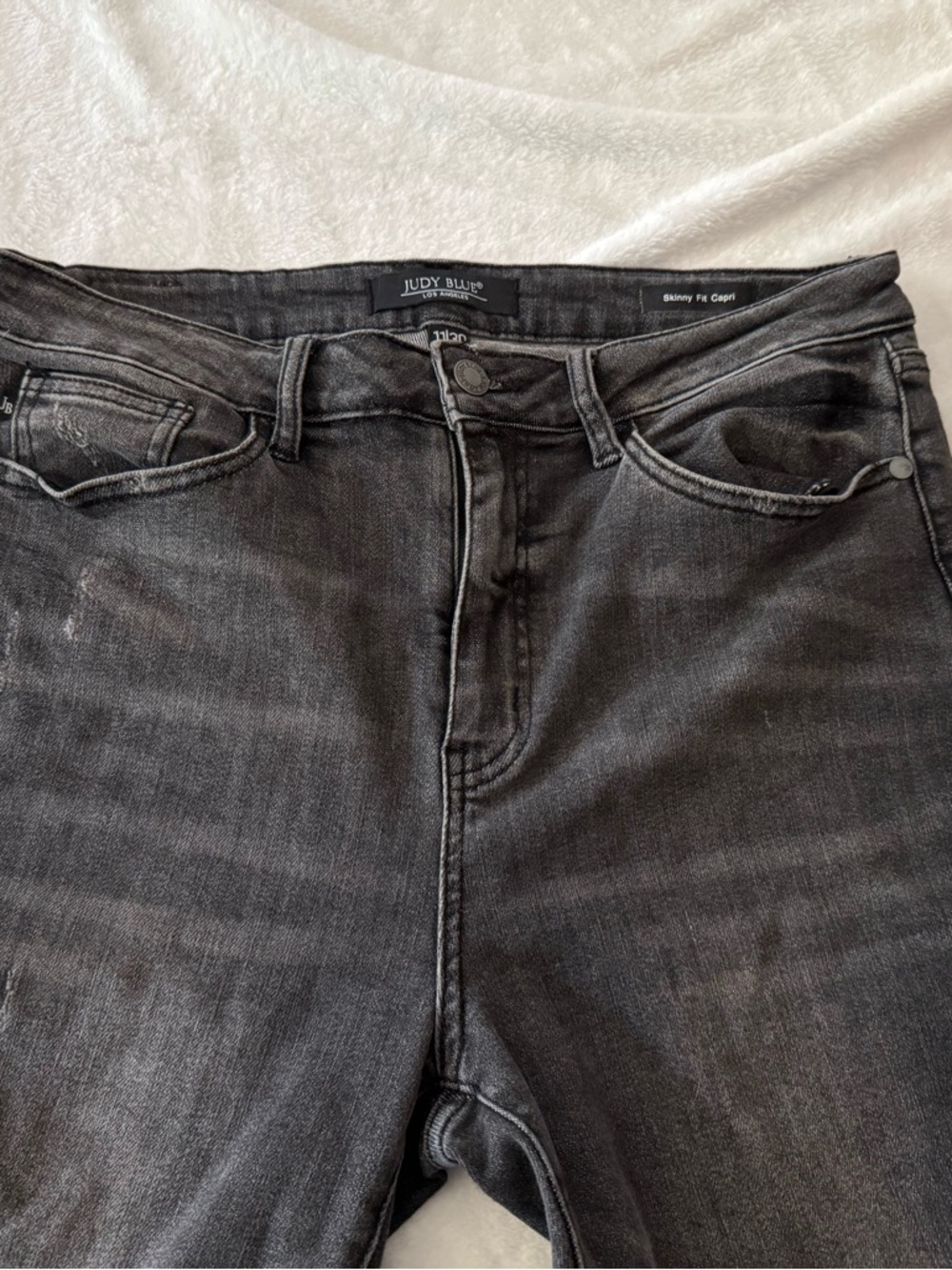 Judy Blue Skinny Fit Grey Stretch Distressed Capris 11/30 size 11 - Picture 4 of 9